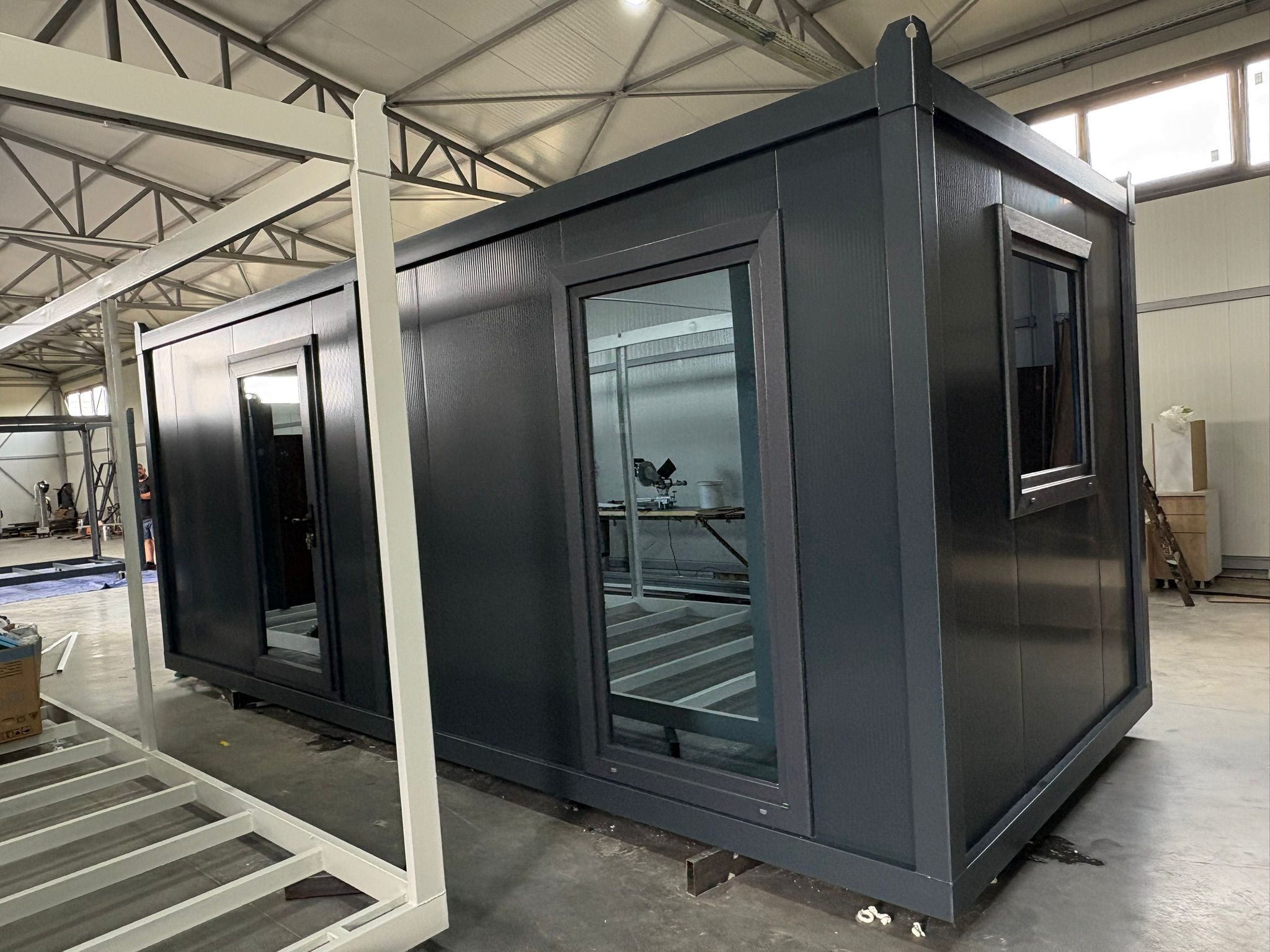 Výroba mobilných skladových kontajnerov 16